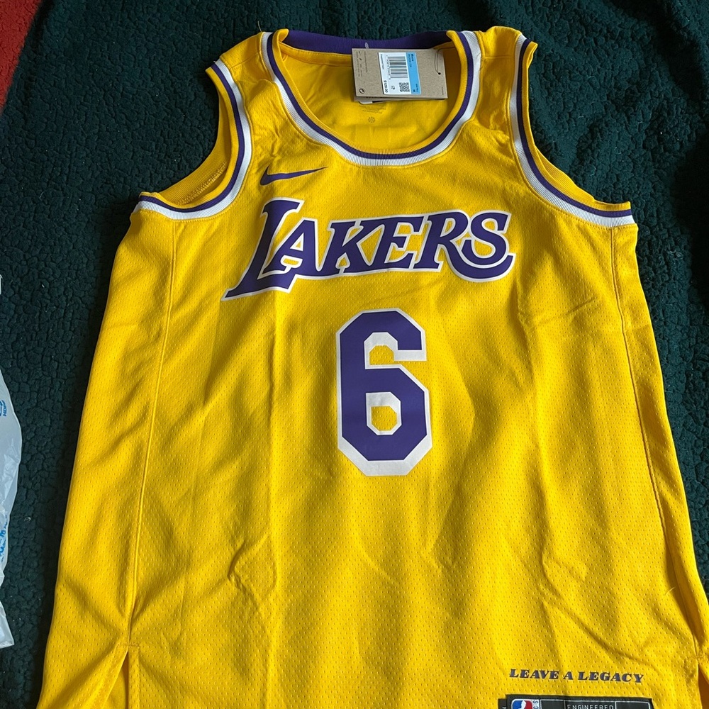 Nike LeBron James #6 Lakers Swingman Jersey Yellow Dri-Fit Size M brand new